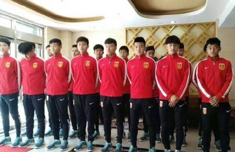 影片发布一组角色剧照，并同步曝光演员阵容，在杭州的湖光山色中，正上演这场关于“爱和美味”的温暖故事。