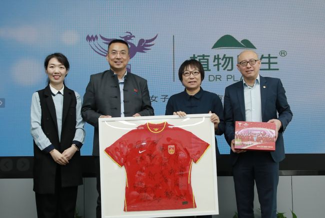 北京时间1月23日晚，第97届奥斯卡金像奖提名名单公布，《沙丘2》导演丹尼斯·维伦纽瓦再次错失最佳导演提名，这让曾在片中与其合作的乔什·布洛林倍感失望。
