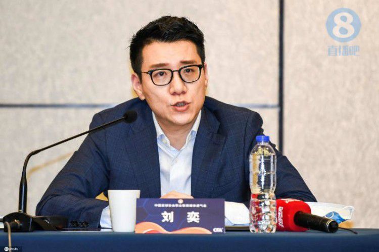 周冬雨登“金九”大刊封面：摆脱束缚颠覆时尚 2017-08-15 ​近日，周冬雨为某杂志拍摄了一组时尚大片，并登上该杂志金九封面，散发着时尚女性带来的自信气场。