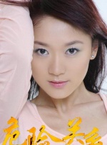 继承了妈妈“球花”，天使面容、魔鬼身材的戴娃，一出现在演艺圈就被顶奢品牌锁定。
