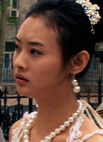 张光北动情地回忆起与妻子陈炜因在云南拍摄《蓝衫女匪》结缘的浪漫往事，“如果没有云南，我们成不了夫妻。