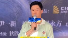 凌峰演唱《吾爱吾国》并向九三阅兵画面敬礼家国同圆，游子当归。