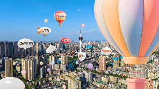 子怡接受访问时表示现在除了工作的时间外，都是当一个全职妈妈，她更笑言自己非常称职。